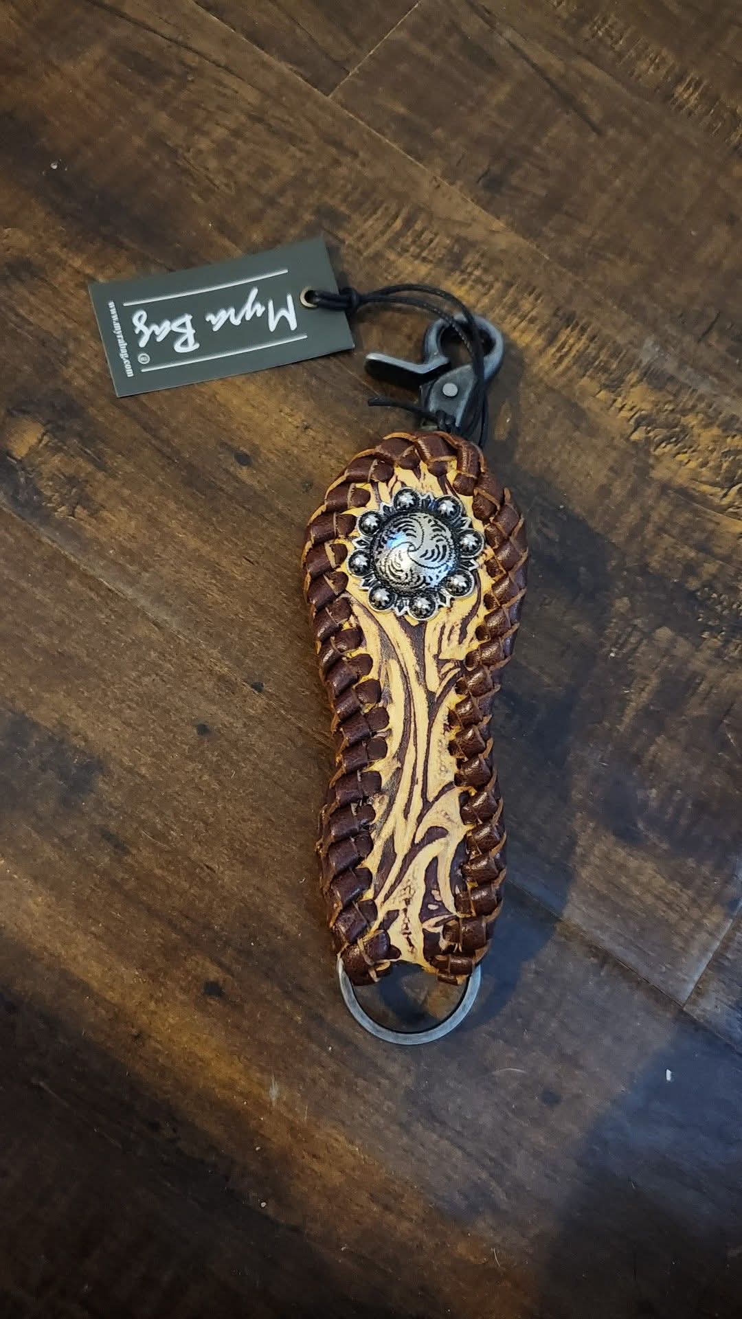 Communique myra keychain