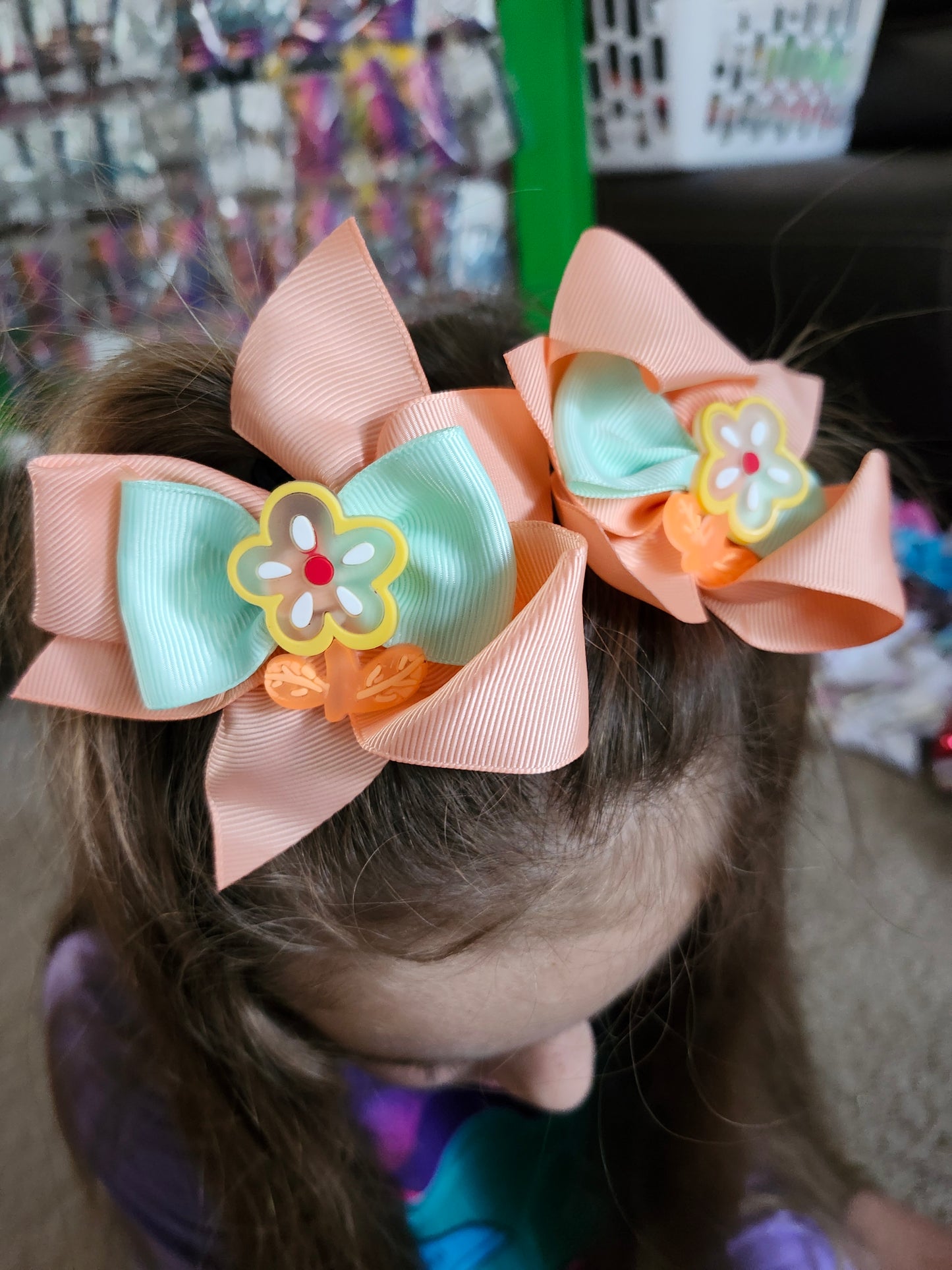 Coral and mint flower Piggy bow