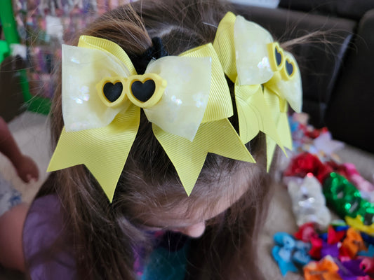 Pale yellow sunglasses Piggy bow