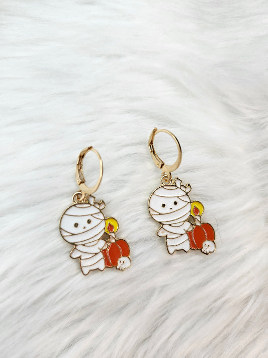 Mummy with candle earrings