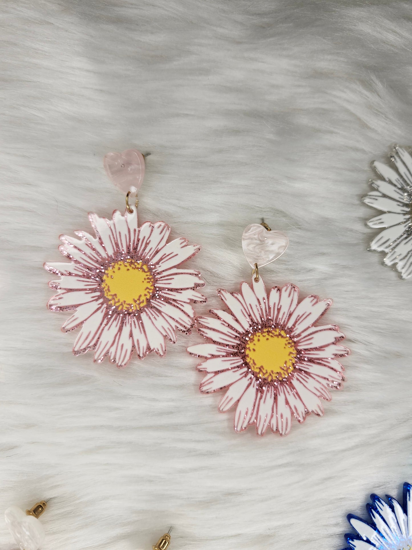 Light pink daisy earrings