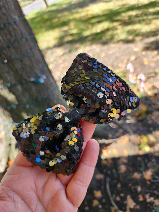 Black sequence piggy bow