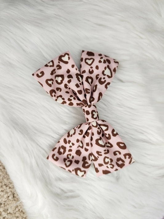 Pink cheetah piggy bow