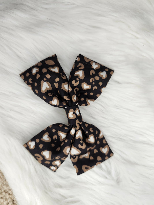 Black cheetah piggy bow