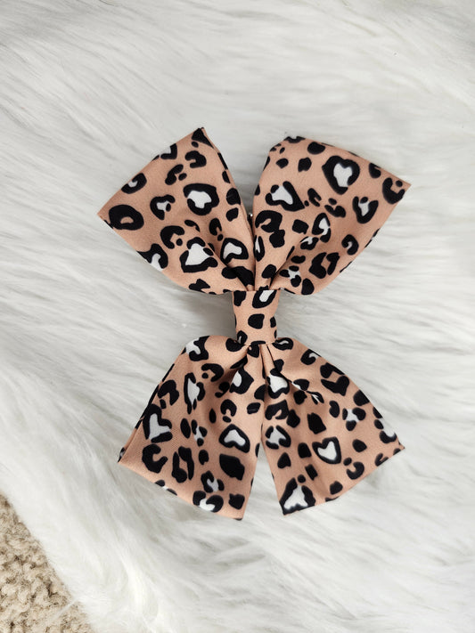 Tan cheetah piggy bow