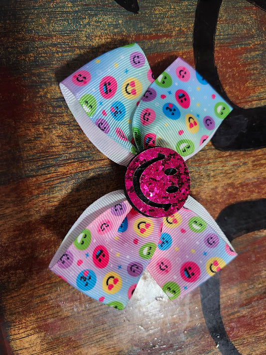 Pink smiley piggy bow