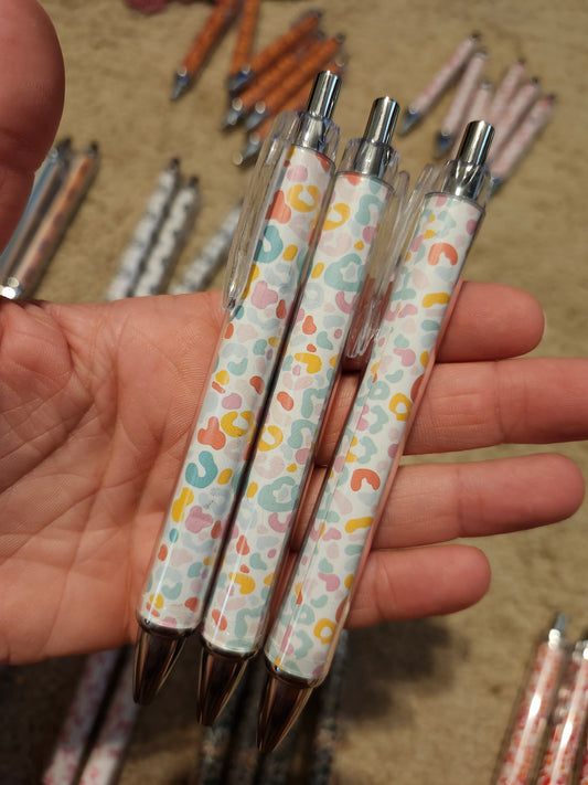 Colorful leopard pen