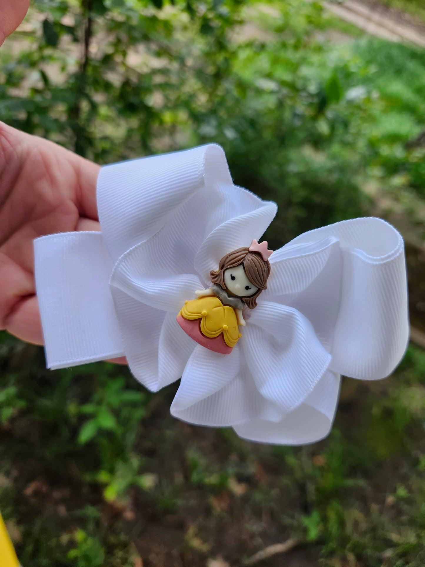 White princess bow