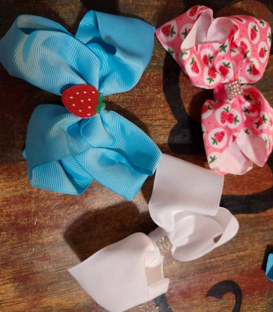 Strawberry piggy bows