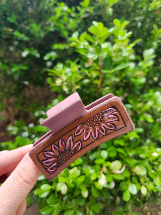 Pink flower myra clip