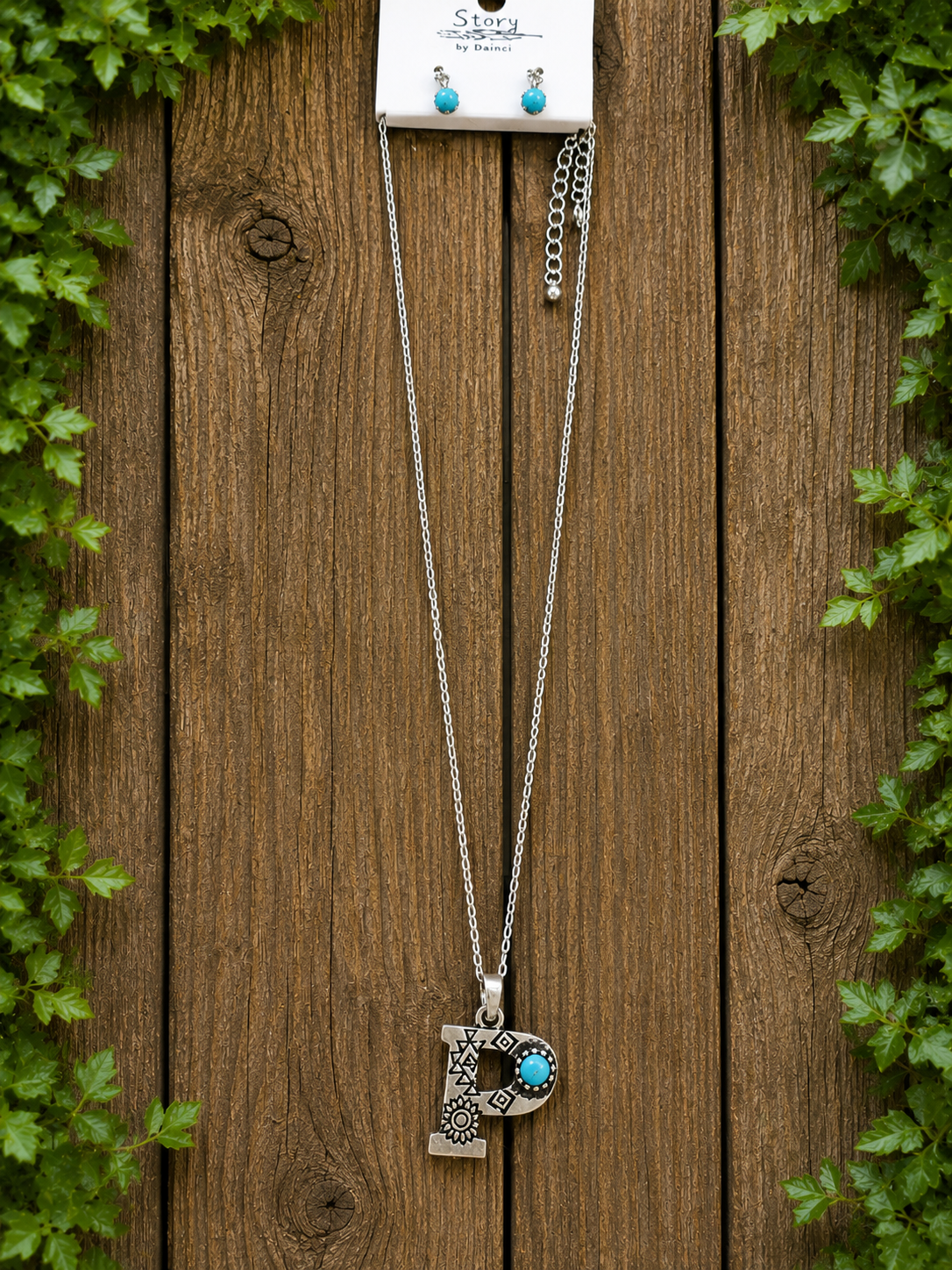 Letter P markings necklace