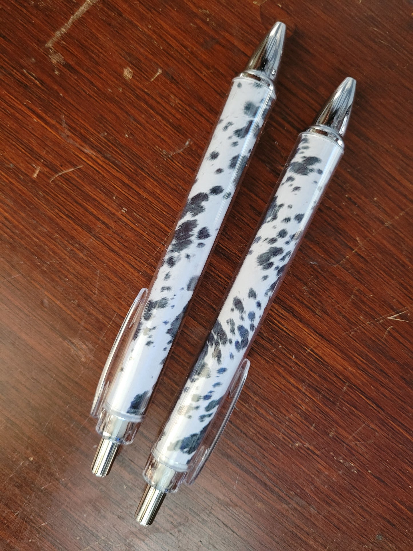 Black and white spot cow print pens